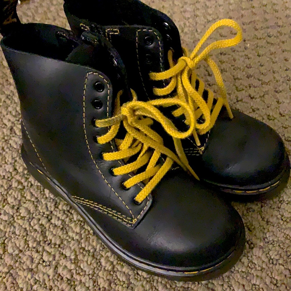 Kids Dr. Martens. Perfect condition. Adorable!!